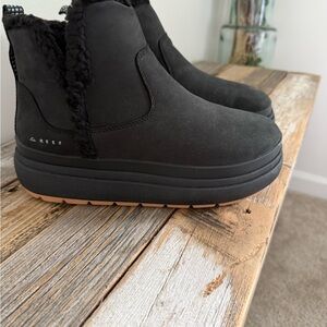 Reef Black Faux Fur Lined Boots size 8